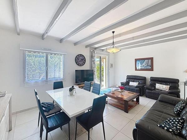 Maison divisée en 2 appartements