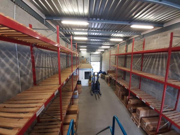 A VENDRE BEAU LOCAL D'ACTIVITE 260 m² + Préau - SAINT HERBLAIN