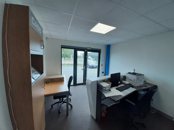 A VENDRE BEAU LOCAL D'ACTIVITE 260 m² + Préau - SAINT HERBLAIN
