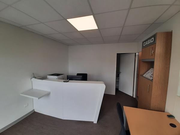 A VENDRE BEAU LOCAL D'ACTIVITE 260 m² + Préau - SAINT HERBLAIN