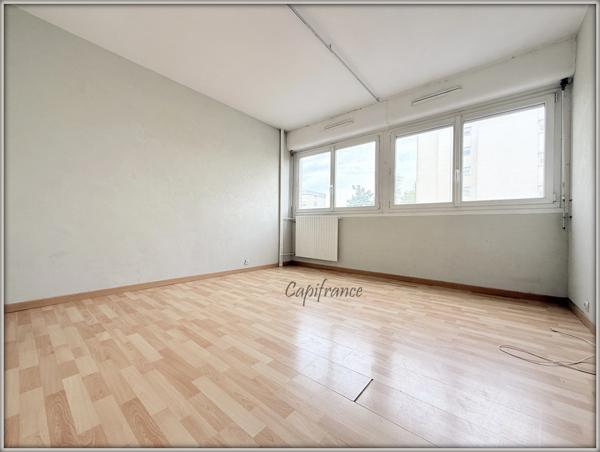 Appartement 4 pièces - 2 places de parking + cave Clichy-sous-bois