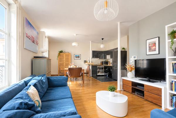 ARCHITECTURE BORDELAISE RÉNOVÉE- 2015 -Appartement avec parking et ascenseur au Jardin public - Bordeaux