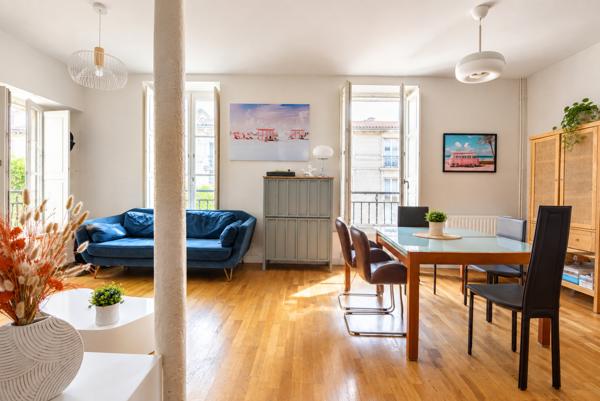 ARCHITECTURE BORDELAISE RÉNOVÉE- 2015 -Appartement avec parking et ascenseur au Jardin public - Bordeaux