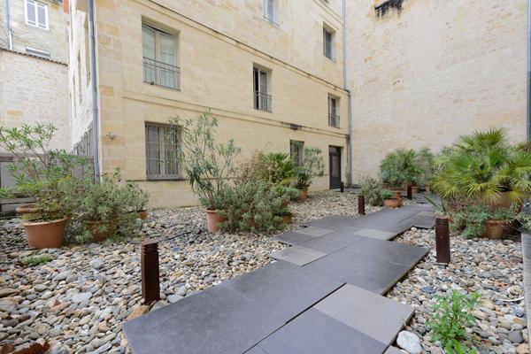 ARCHITECTURE BORDELAISE RÉNOVÉE- 2015 -Appartement avec parking et ascenseur au Jardin public - Bordeaux
