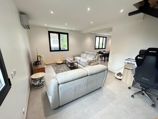 Vente
                Maison95,17 m² - 5 Pièces -
                    VILLENEUVE LE ROI (94290)