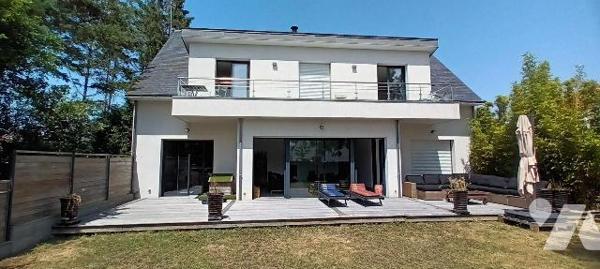 Maison à Vendre à Pornichet (44380) en Loire-Atlantique (44)
A Pornichet, proche des commerces...