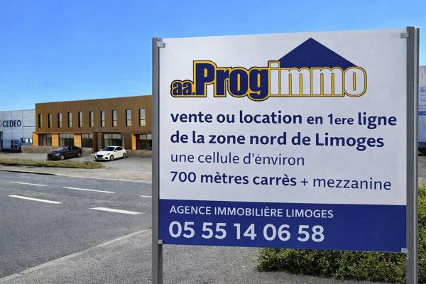 Local Commercial
         5 pièces
        - 706 m²
