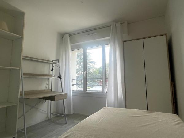 Appartement
         5 pièces
        - 92 m²