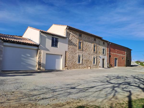 Maison dans un corps de ferme T5 bis avec garage et jardin La Cassaigne (11270)
