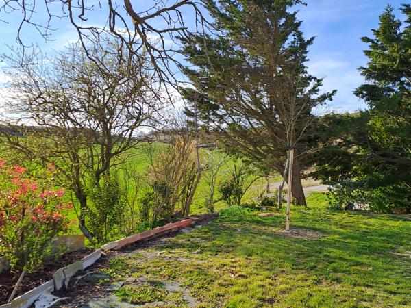Maison dans un corps de ferme T5 bis avec garage et jardin La Cassaigne (11270)