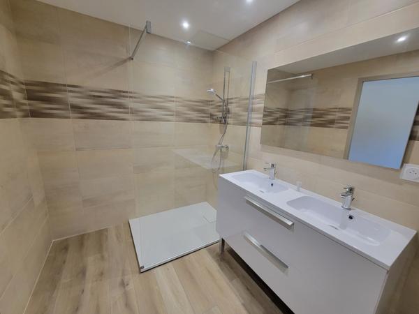 Maison dans un corps de ferme T5 bis avec garage et jardin La Cassaigne (11270)