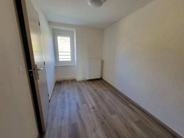 Maison dans un corps de ferme T5 bis avec garage et jardin La Cassaigne (11270)