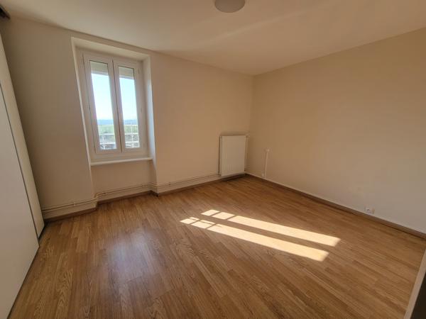 Maison dans un corps de ferme T5 bis avec garage et jardin La Cassaigne (11270)