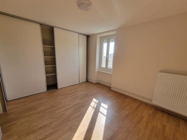 Maison dans un corps de ferme T5 bis avec garage et jardin La Cassaigne (11270)