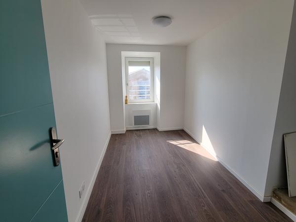 Maison dans un corps de ferme T5 bis avec garage et jardin La Cassaigne (11270)