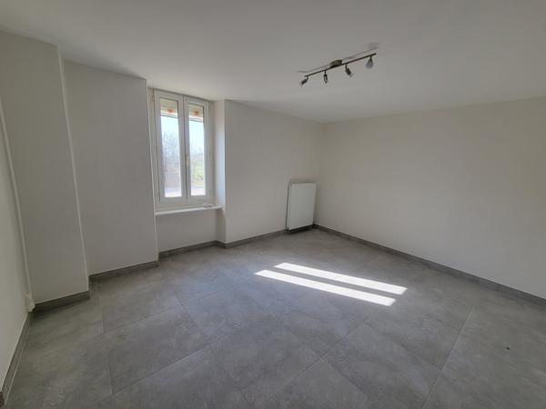 Maison dans un corps de ferme T5 bis avec garage et jardin La Cassaigne (11270)