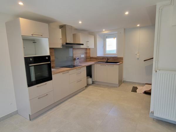 Maison dans un corps de ferme T5 bis avec garage et jardin La Cassaigne (11270)