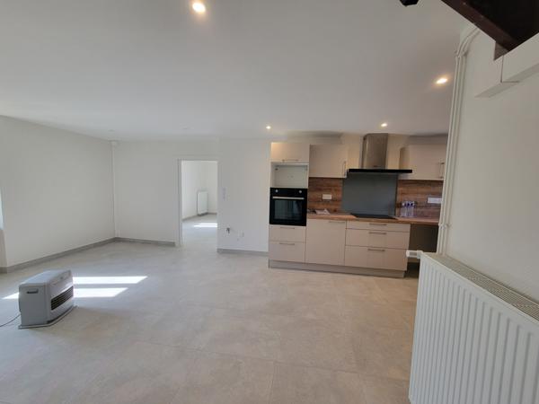 Maison dans un corps de ferme T5 bis avec garage et jardin La Cassaigne (11270)