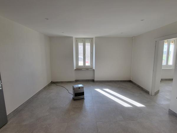 Maison dans un corps de ferme T5 bis avec garage et jardin La Cassaigne (11270)