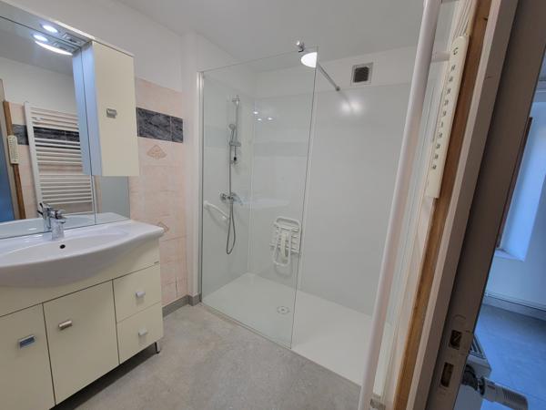 Maison dans un corps de ferme T5 bis avec garage et jardin La Cassaigne (11270)