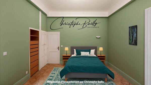 TOULOUSE Hypercentre : appartement haussmannien familial à vendre de quatre pièces, trois chambres, aux volumes remarquables, balcon filant, cave, ascenseur.