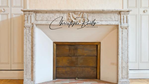 TOULOUSE Hypercentre : appartement haussmannien familial à vendre de quatre pièces, trois chambres, aux volumes remarquables, balcon filant, cave, ascenseur.