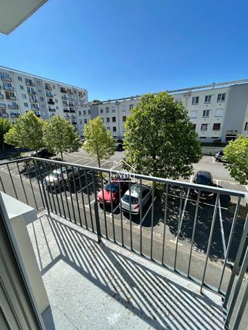 A LOUER T2 meublé 27 m2 LAVAL RIVE DROITE