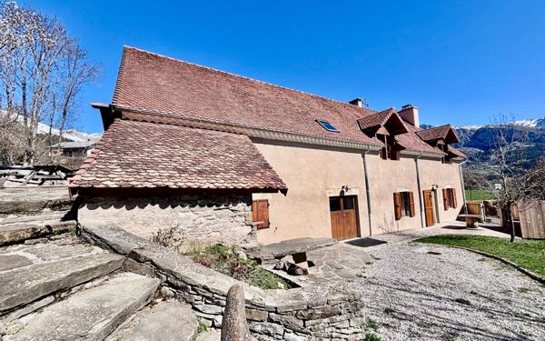 Maison à vendre    6 pièces • 185 m2 Saint-Étienne-en-Dévoluy