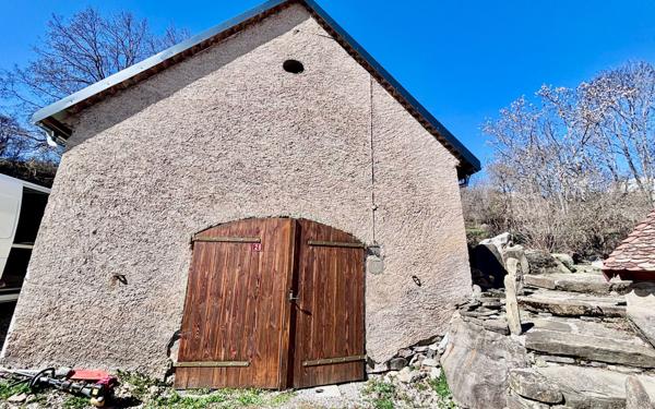 Maison à vendre    6 pièces • 185 m2 Saint-Étienne-en-Dévoluy