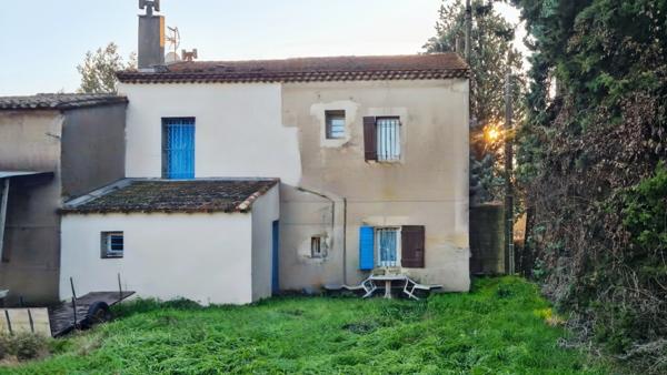 CABANNES - Mas mitoyen divisé en deux logements avec grand terrain