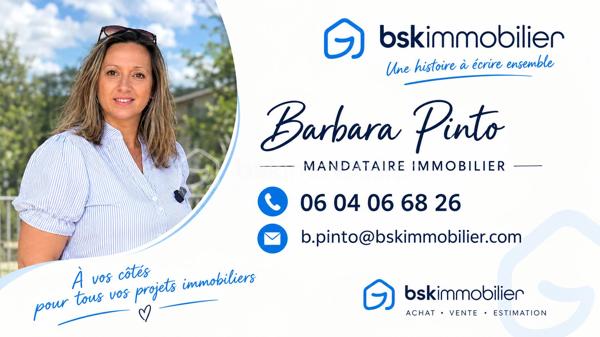 VOIRON – Appartement 86,84 m² – Terrasse 38 m² – Garage avec électricité et cave

À découvrir sans tarder !
Dans une résidence moderne construite en 2022, découvrez ce bel appartement de 86,84 m², situé au 1er étage sur 4 avec ascenseur, à seulement 5 minutes à pied du centre-ville de Voiron.
Le charme et les prestations du neuf, sans les contraintes d'un achat sur plan : vous profitez d'un appartement récent, déjà livré, aménagé et immédiatement habitable.

🏡 L'appartement se compose de :
Une entrée avec placard intégré
Une pièce de vie de 31 m²
Une cuisine équipée
Une grande terrasse de 38 m² avec vue sur les montagnes
De 3 chambres avec parquet : 
Une suite parentale de 12 m² avec placard et salle d'eau privative avec douche et lavabo
Une chambre de 11,50 m² avec placard
Une chambre de 10 m² avec placard
Une salle de bains avec baignoire et double vasque
Un cellier/buanderie
Carrelage dans les autres pièces

⭐ Prestations de qualité :
Résidence récente de 2022
DPE B
Chaudière gaz individuelle
Menuiseries double vitrage
Volets roulants électriques
Fibre optique
Garage fermé avec électricité, un véritable plus pour le stationnement, le rangement ou le bricolage
Cave
Local à vélos sécurisé
Ascenseur
Résidence sécurisée
Parc privatif appartenant à la copropriété et entretenu par la Ville de Voiron
📍 Un emplacement privilégié

Vous profitez d'un environnement résidentiel agréable tout en étant à seulement 5 minutes à pied du centre-ville, de ses commerces et de ses commodités.

Charges de copropriété : environ 93 €/mois
Taxe foncière : environ 2 000 €

Un appartement récent, fonctionnel et parfaitement équipé, offrant de beaux volumes et des prestations recherchées : grande terrasse, suite parentale, nombreux rangements, garage électrifié, cave et parc privatif.

👉 Une belle opportunité à découvrir rapidement !