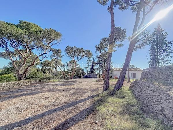 Terrain de 1 720 m²