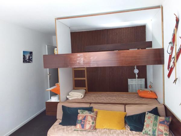Appartement à vendre 2 pièces LA MONGIE (65) avec un balcon, 2 celliers, 2 casiers à ski, et un Parking extérieur.
