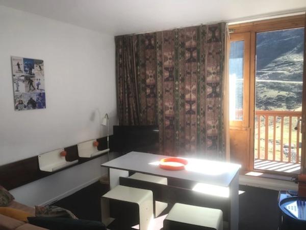 Appartement à vendre 2 pièces LA MONGIE (65) avec un balcon, 2 celliers, 2 casiers à ski, et un Parking extérieur.