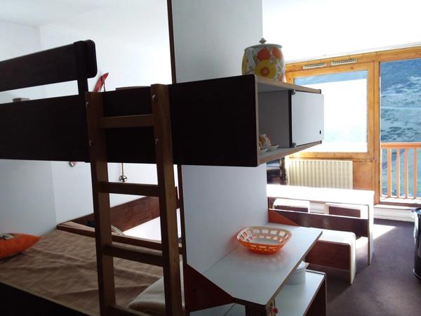 Appartement à vendre 2 pièces LA MONGIE (65) avec un balcon, 2 celliers, 2 casiers à ski, et un Parking extérieur.