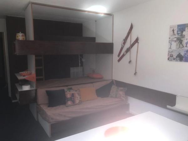 Appartement à vendre 2 pièces LA MONGIE (65) avec un balcon, 2 celliers, 2 casiers à ski, et un Parking extérieur.