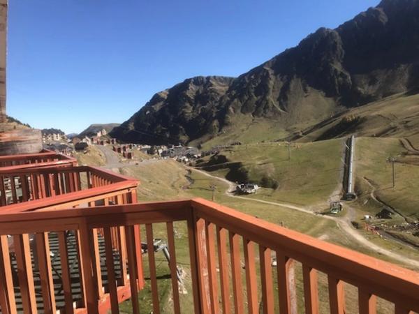 Appartement à vendre 2 pièces LA MONGIE (65) avec un balcon, 2 celliers, 2 casiers à ski, et un Parking extérieur.