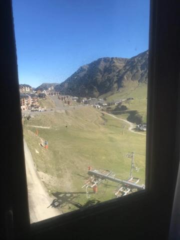 Appartement à vendre 2 pièces LA MONGIE (65) avec un balcon, 2 celliers, 2 casiers à ski, et un Parking extérieur.