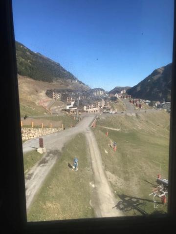 Appartement à vendre 2 pièces LA MONGIE (65) avec un balcon, 2 celliers, 2 casiers à ski, et un Parking extérieur.