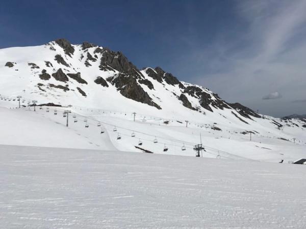 Appartement à vendre 2 pièces LA MONGIE (65) avec un balcon, 2 celliers, 2 casiers à ski, et un Parking extérieur.