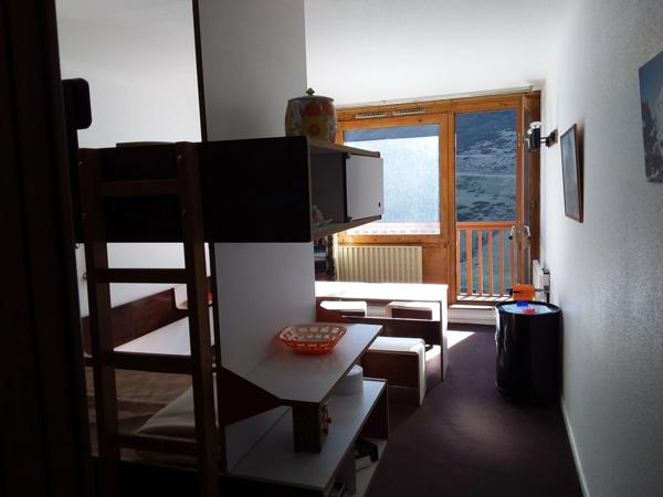 Appartement à vendre 2 pièces LA MONGIE (65) avec un balcon, 2 celliers, 2 casiers à ski, et un Parking extérieur.