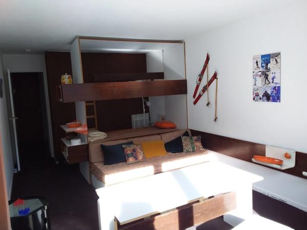 Appartement à vendre 2 pièces LA MONGIE (65) avec un balcon, 2 celliers, 2 casiers à ski, et un Parking extérieur.