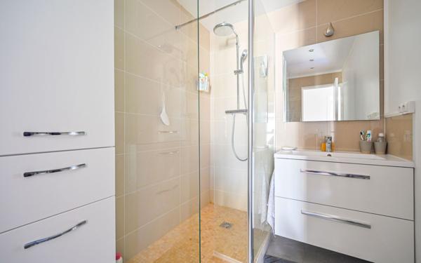 Appartement à vendre    4 pièces • 92 m2 Paris 20