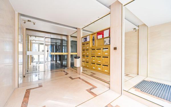 Appartement à vendre    4 pièces • 92 m2 Paris 20