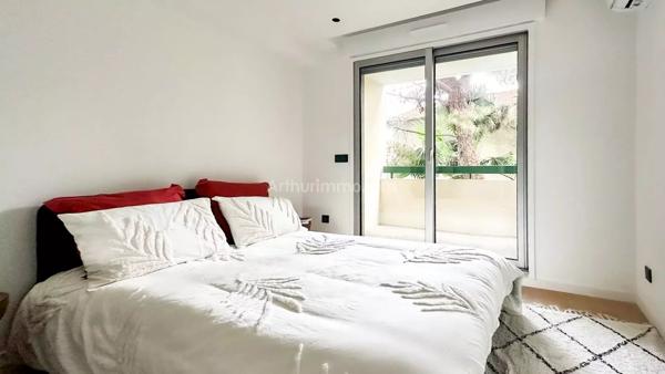 Vente                                                      Appartement
                        
                     5 pièces                      88 m2                     à Nice