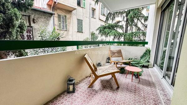 Vente                                                      Appartement
                        
                     5 pièces                      88 m2                     à Nice