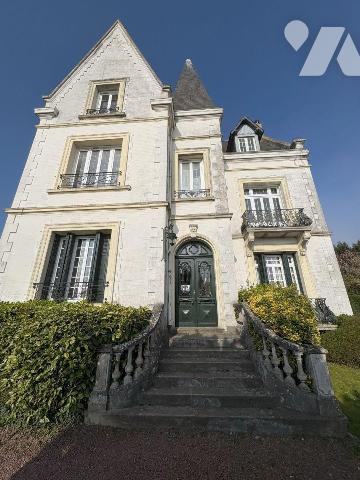 Joli appartement entièrement rénové situé au 1 ème étage d'une résidence calme et à proximité i...