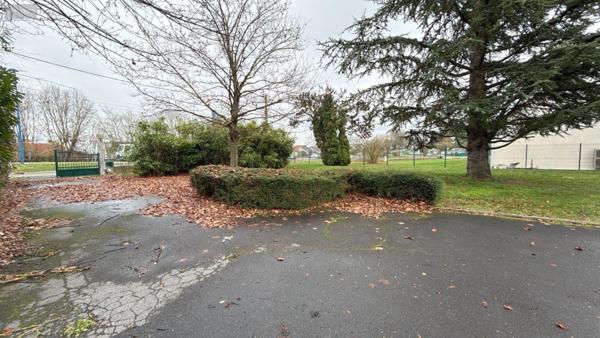 Entrepôt et bureaux à vendre à Fagnières dans la Marne (51510), ref : 51001-168