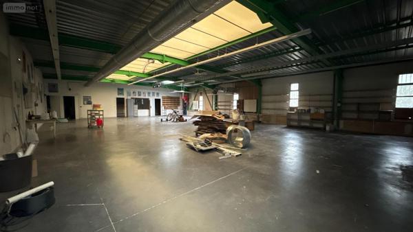 Entrepôt et bureaux à vendre à Fagnières dans la Marne (51510), ref : 51001-168