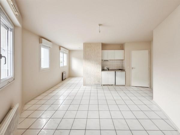 ANGERS : T1 bis lumineux dans résidence de standing avec place de parking idéal investisseur ou premier achat